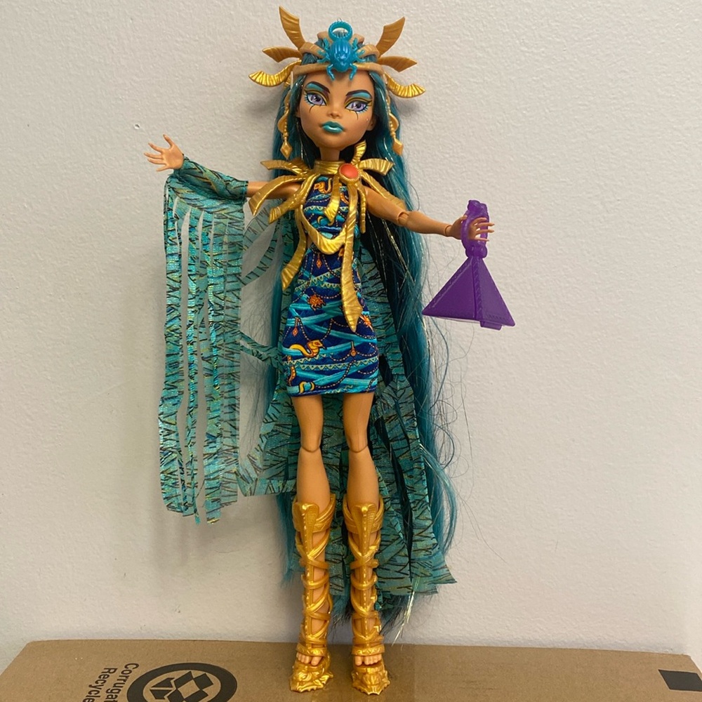 Monster High Mummy Majesties Nefera DeNile Doll